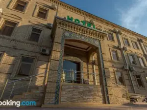 Karvon-Saroy Hotel