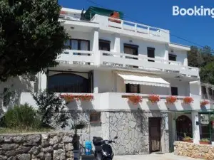 Apartment Batomalj