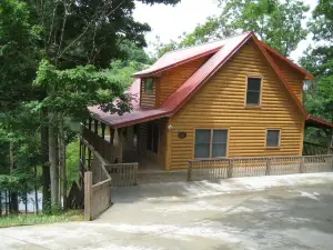 Whipkins Cove Beautiful 3 Bd Lakefront Getaway