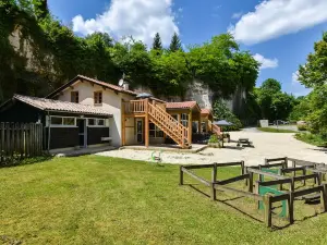 Spacious Villa in Aubeterre-Sur-Dronne with Private Garden