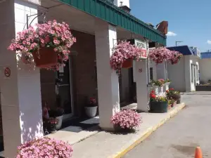 Kootenay Country Inn