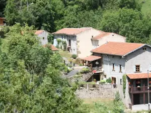 Les Trois Noyers
