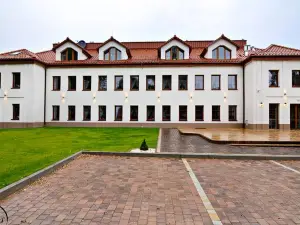 Villa Astra - Apartments & Restaurant