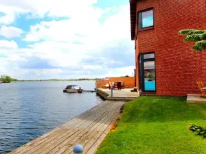 Seaside House - Ferienhaus Mit Privatem Bootsanleger, Terrasse Und Wellness-Komfort Direkt am Wasser