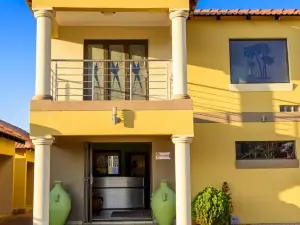 Hlulani Guest House