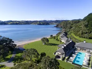Helena Bay Lodge