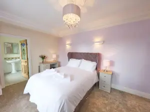 LLwyn Country House