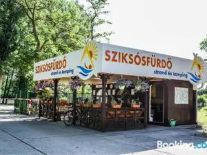 Sziksósfürdő Strand és Kemping