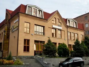 Yerevan Deluxe Hotel