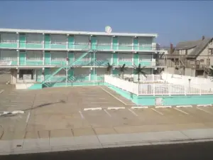 Island Breeze Motel