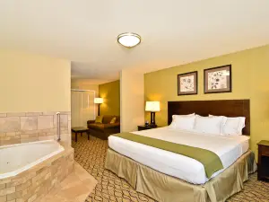 Holiday Inn Express & Suites Williston