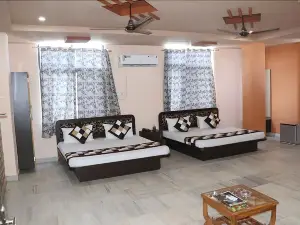 Hotel Raj International