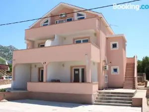 Apartmens Leona