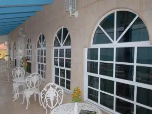 Deyna's City Inn