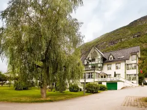 Hjelle Hotel