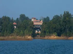 Denwa Back Water Escape Resort