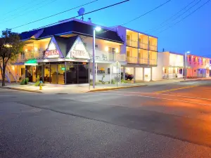 Riviera Resort & Suites