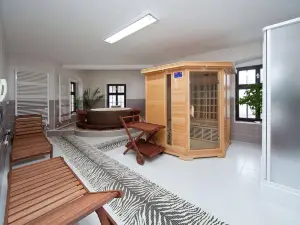 Zamecky Hotel Trest