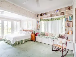 Ocean Tree House w/ Lanai & Yard - Walk to Beach 3 Bedrooms 2 Bathrooms Home