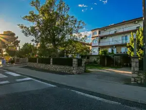 Diana Rooms and Apartments