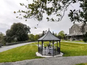 Bron Eifion Hotel