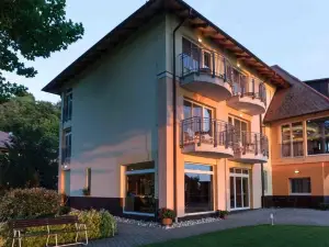 Tópart Hotel