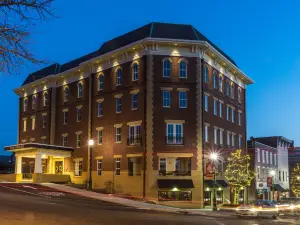 The Mount Vernon Grand Hotel