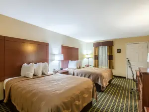 Quality Inn & Suites Near Lake Oconee