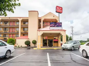 Econo Lodge Inn & Suites Memphis East