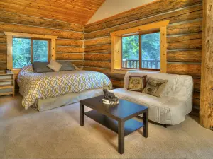 Tall Timbers Lodge - Two Bedroom Cabin with Hot Tub