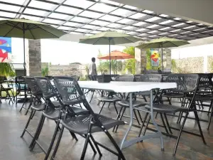 West Loch Park Hotel