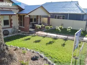 Two Cow Cottage Bed & Breakfast