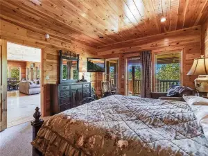 Big Bear Lodge - Five Bedroom Cabin