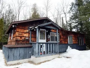 Black Bear Lodge on The Au Sable 1 Bedroom 1 Bathroom Cabin