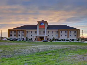 Quality Suites Near Cedar Creek Lake