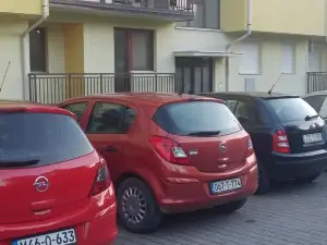 Lovely L Home BN Centar -Rent a Car Automatic