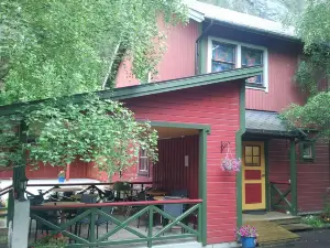 Valldal Fjord Lodge B&B