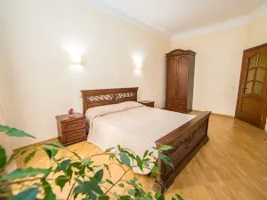Lux Apartment on Virmenska 3- with 2 Separate Bedrooms
