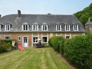 Holiday Home in a Historic Building Near Montreuil
