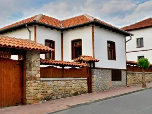 Private 4Br-2BA Guest House Dryanovo with Pool and Free Parking