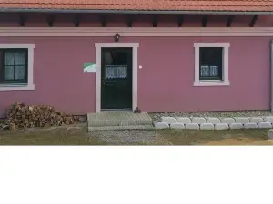 Ket Kapu Udvarhaz