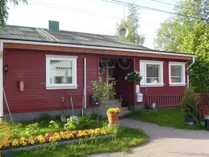 Arctic River Resort
