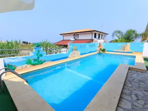 Villa Paglianiti - Your Family Residence!
