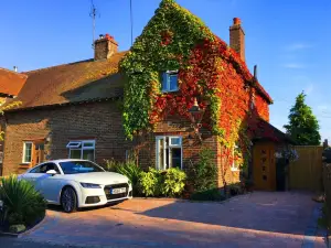 Duck Lodge B&B with Hot Tub