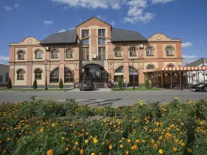 Postoyaly Dvor Classic