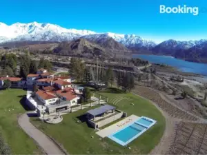 波垂利羅斯大酒店