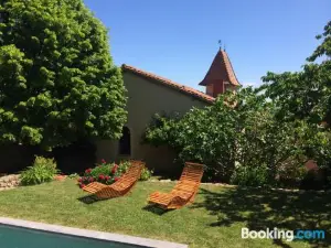 Manoir au Sein du Village