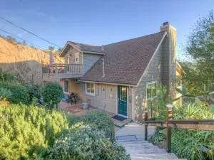 New Listing! Rainbow Heights W/ Hot Tub 4 Bedroom Home