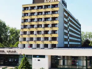 Lelle Hotel