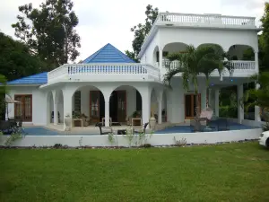 By the Sea Vacation Home and Villa